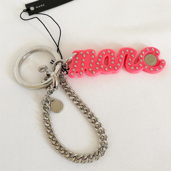MARC JACOBS BUNDLE Rubber Standard Supply Bracelet and Signature Charm Key Ring - Picture 3 of 9